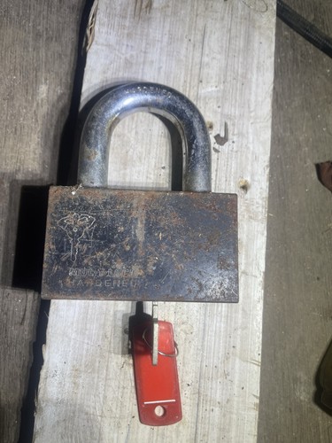 Mul lock removable shackle - lock,