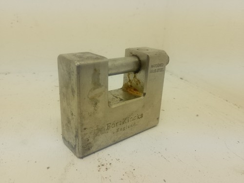 Shutter lock sliding shackle - lock,